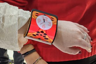 Motorola shows off concept smartphone that can wrap around your wrist