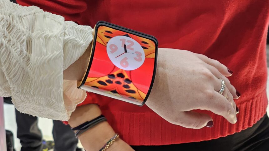 Motorola shows off concept smartphone that can wrap around your wrist