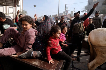 Palestinians Flee as Israeli Forces Raid Nasser Hospital in Gaza