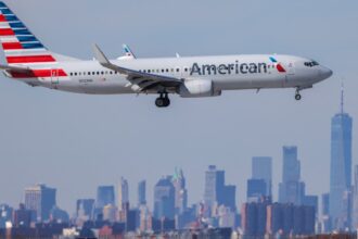 American Airlines orders hundreds of planes from Boeing, Airbus, Embraer