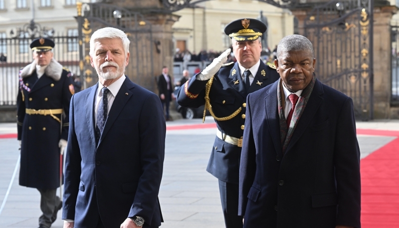 Angola : Lourenço brings defence agenda to Prague