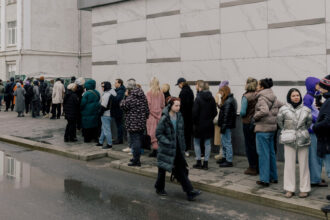 Long Lines of Russian Voters Signal Discontent With Vladimir Putin’s Rule