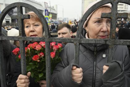 Navalny's funeral in pictures: Mourners gather in Moscow